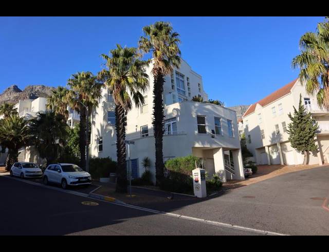 2 BEDROOM PROPERTY TO RENT IN VREDEHOEK
